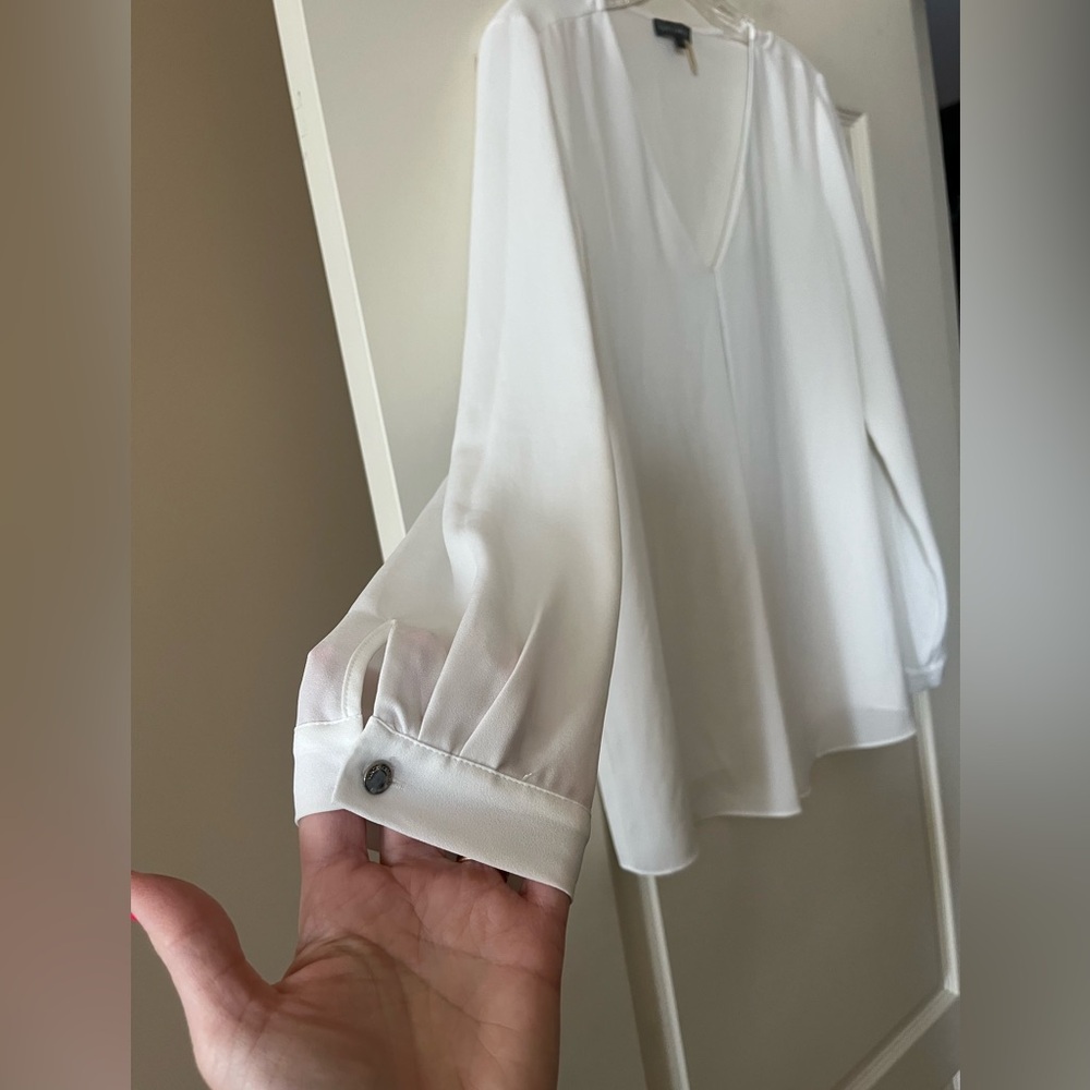 Vince Camuto Elegant White V-Neck Flowy Blouse Women’s Size Small Oversized - Picture 4 of 14
